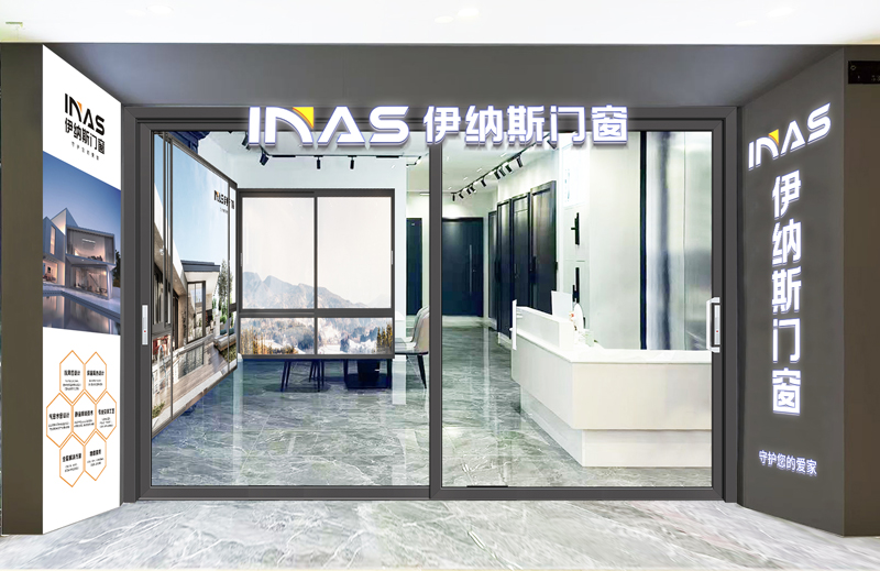 十周年之際，隆重推出“伊納斯”高定品牌